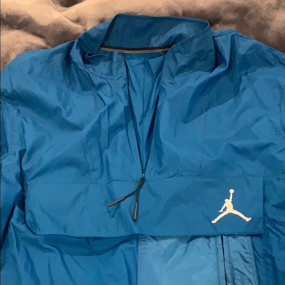 Lightweight Nike Jacket - Picture 4 of 5